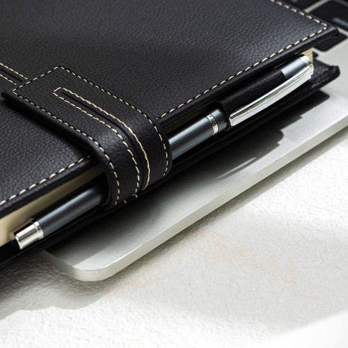 Ежедневник недатированный Deli А5, 240 страниц, 80 г/кв.м., в клетку, черный