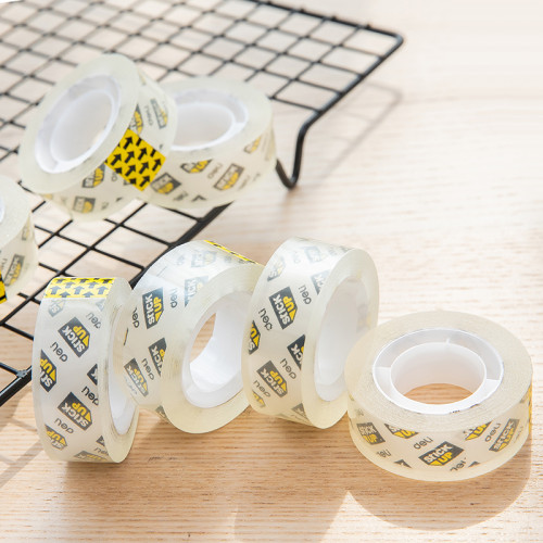 Клейкая лента DELI 18 мм х 30 м, прозрачная