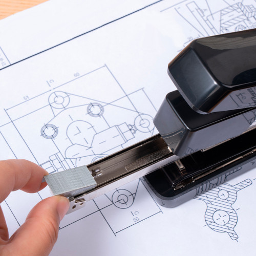 Степлер DELI до 55 листов, пластиковый корпус, облегченное нажатие (скобы №24/6, 26/6, 24/8), черный