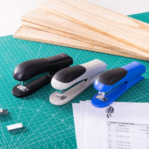 Степлер DELI "E0308" до 25 листов, ассорти