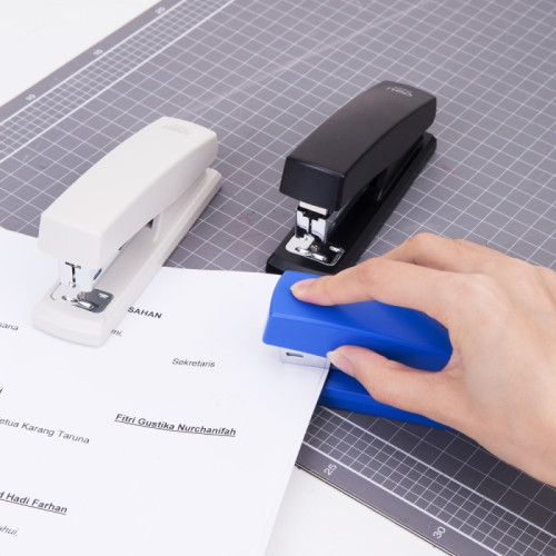 Степлер DELI "E0425" до 20 листов, ассорти