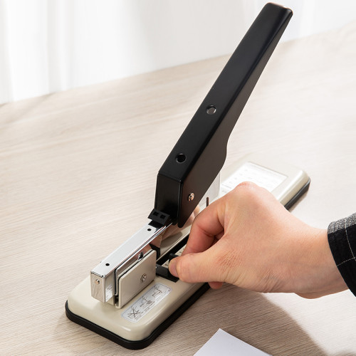 Степлер металлический DELI до 80 листов  (скобы №23/6 - 23/13)