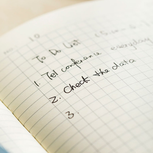 Ежедневник недатированный Deli, А5, 160 страниц, кожзам, на резинке, черный