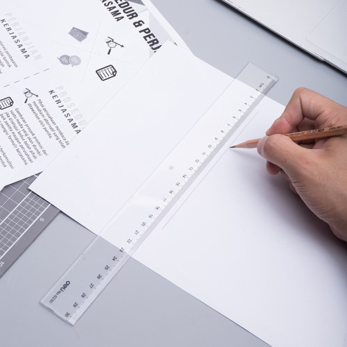 Линейка DELI "Clasic", 30 см, прозрачная