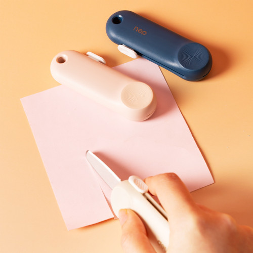 Нож-мини канцелярский DELI "Linfini",  85х31х16 мм, синий