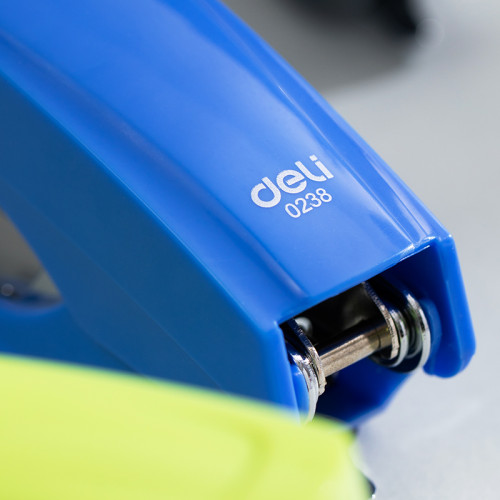 Степлер DELI  до 15 листов, ассорти