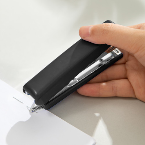 Степлер DELI до 15 листов,  ассорти