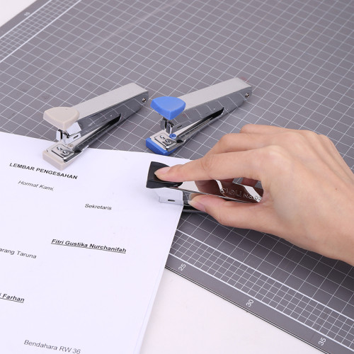 Степлер металический DELI до 15 листов