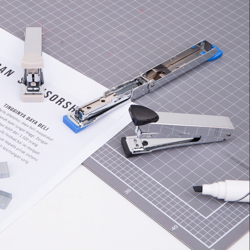 Степлер металический DELI до 15 листов