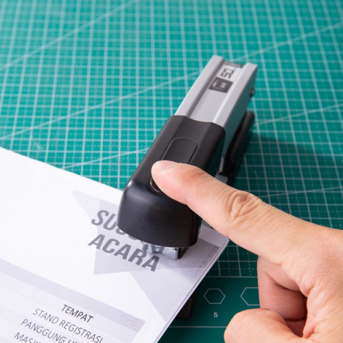 Степлер металлический DELI до 50 листов (скобы №24/6 - 26/8)